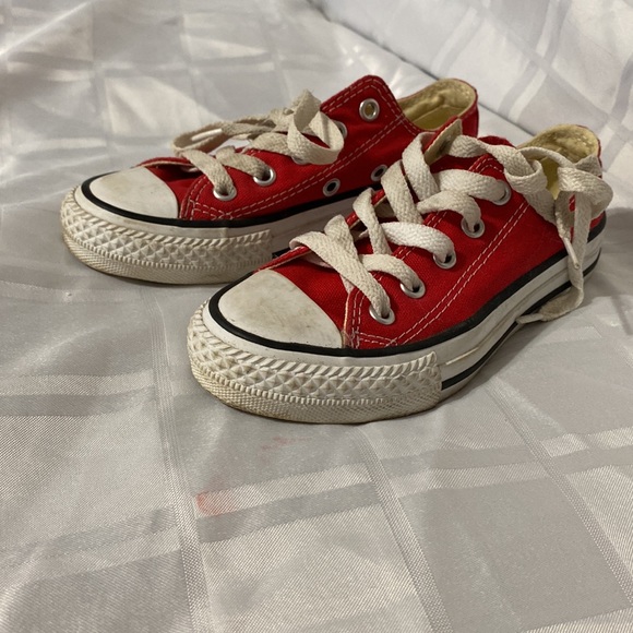 Kids Red Converse Sneakers Size 11 - Picture 3 of 5